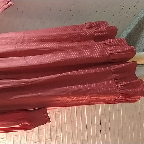 Vintage Look Tiered Midi - Picture 2 of 9